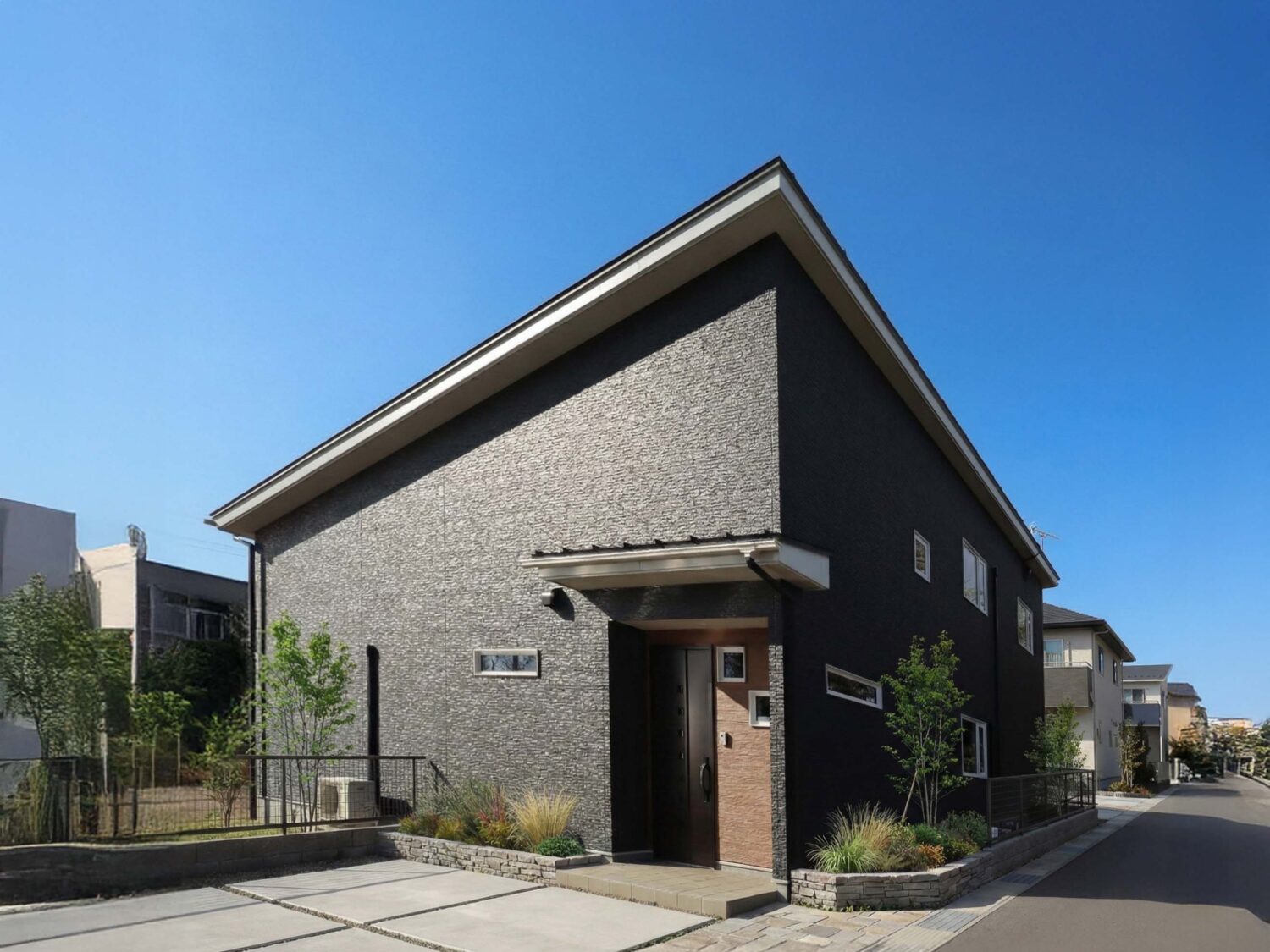 畳が映える、上質シックモダンの家