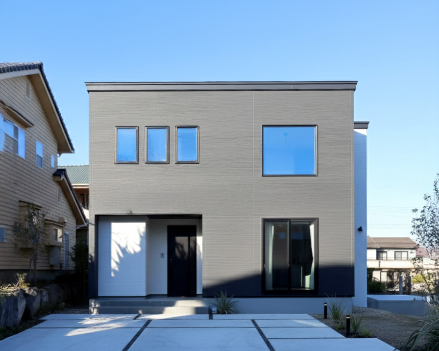 ブラックが映える、上質シックな住まい。